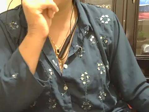 Snapshot of fairy_queen07 chatting on November 2025 06:17:01 PM fairy queen07 online show from November 2025 06:17:01 PM