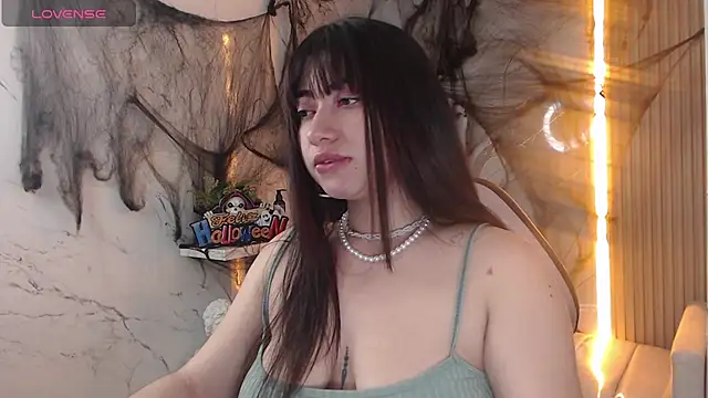 Sophia tf online show from October 2025 01:45:02 PM