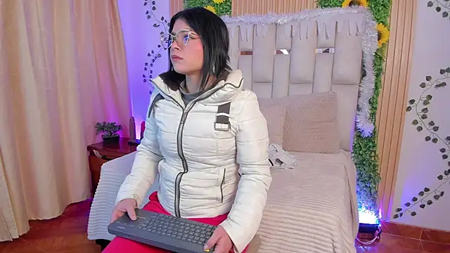 Snapshot of Jade_Nmm chatting on November 2025 12:59:03 PM Jade Nmm online show from November 2025 12:59:03 PM