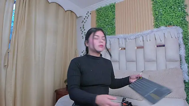 Snapshot of Jade_Nmm chatting on December 2025 01:17:01 PM Jade Nmm online show from December 2025 01:17:01 PM