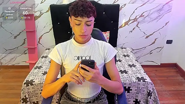 Snapshot of owen_sexy25 chatting on September 2025 08:01:01 PM owen sexy25 online show from September 2025 08:01:01 PM