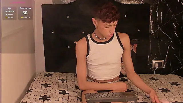 Snapshot of owen_sexy25 chatting on October 2025 08:10:01 PM owen sexy25 online show from October 2025 08:10:01 PM