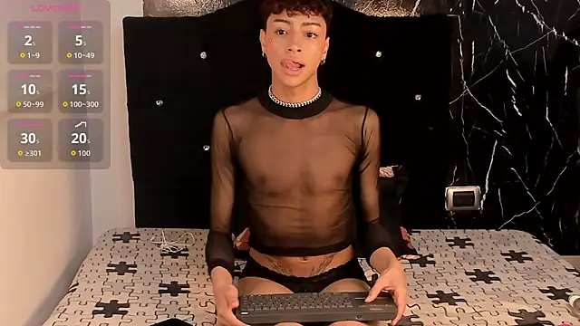 Snapshot of owen_sexy25 chatting on October 2025 08:05:01 PM owen sexy25 online show from October 2025 08:05:01 PM