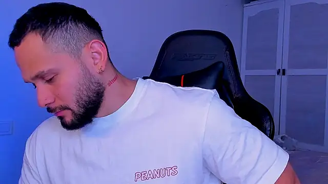 andrewcorey1 online show from October 2025 10:07:02 PM