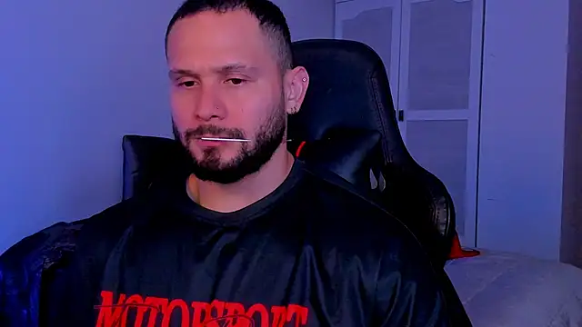 andrewcorey1 online show from October 2025 04:26:01 PM