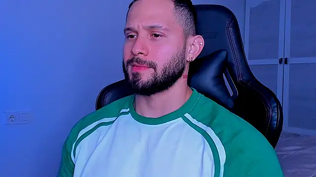 andrewcorey1 online show from October 2025 05:43:01 PM