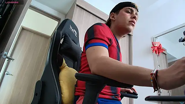 brunothompson3 online show from December 2025 06:48:01 PM