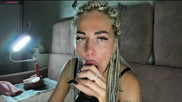 Kira Key online show from July 2026 04:57:01 PM