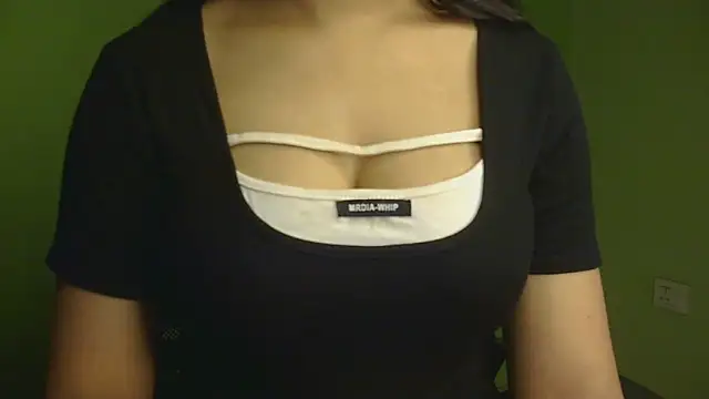 Snapshot of your_cute_girl chatting on April 2026 05:23:01 AM your cute girl online show from April 2026 05:23:01 AM