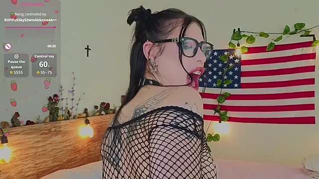 Snapshot of venomeowww__ chatting on April 2026 03:47:01 AM venomeowww online show from April 2026 03:47:01 AM