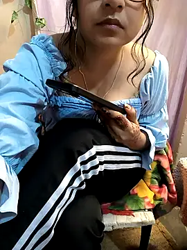 queenbuggi online show from October 2025 07:47:01 PM