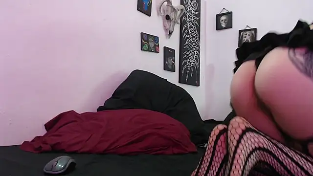 Snapshot of Valakiablood chatting on April 2026 09:12:02 PM Valakiablood online show from April 2026 09:12:02 PM