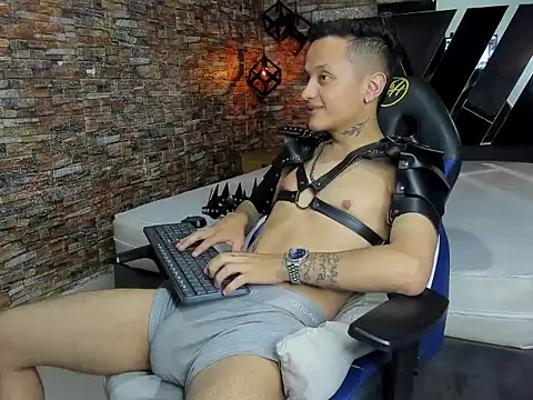 SkinnyZetth online show from December 2025 12:10:01 PM