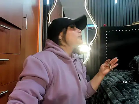 scarletr red online show from October 2025 10:44:01 PM