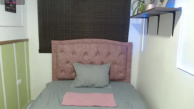 veronica em1 online show from April 2026 01:11:01 PM