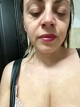 Snapshot of ladywithbigass chatting on March 2025 05:57:01 AM ladywithbigass online show from March 2025 05:57:01 AM