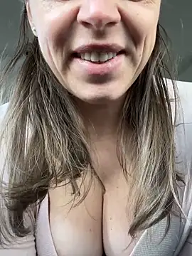 Snapshot of ladywithbigass chatting on December 2025 07:47:02 AM ladywithbigass online show from December 2025 07:47:02 AM