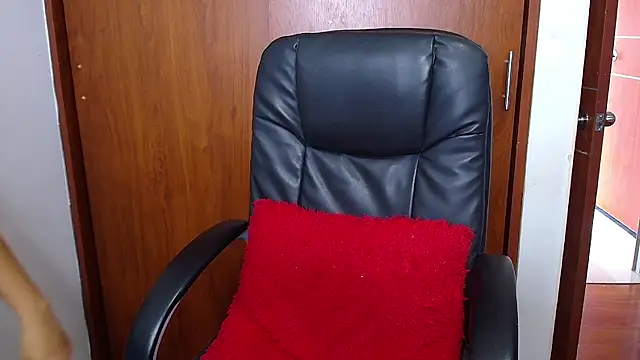 Snapshot of melikaronit2 chatting on October 2025 06:20:01 PM melikaronit2 online show from October 2025 06:20:01 PM