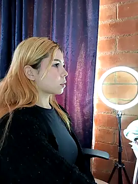 SiennaValera online show from September 2025 06:30:02 PM