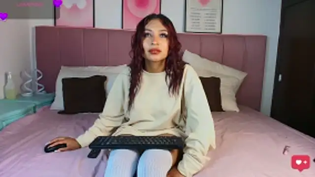 Naiaa Cruz online show from March 2026 07:28:02 PM