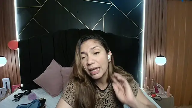Snapshot of SexyRachel_ chatting on February 2026 12:01:01 PM SexyRachel online show from February 2026 12:01:01 PM