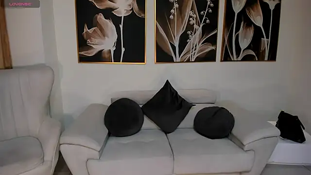 Snapshot of LeahNovac chatting on September 2025 11:13:02 AM LeahNovac online show from September 2025 11:13:02 AM