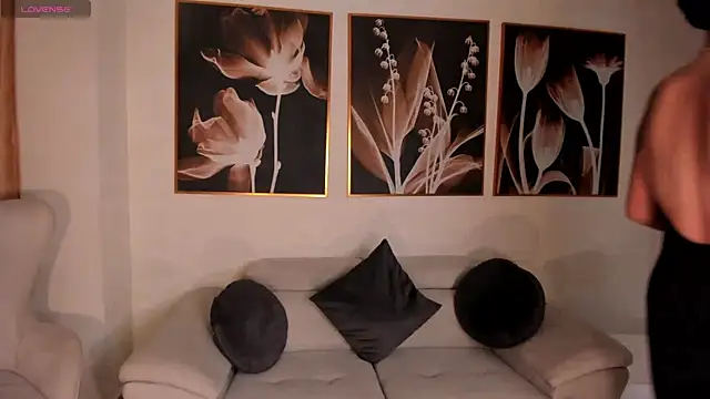 Snapshot of LeahNovac chatting on September 2025 11:03:01 AM LeahNovac online show from September 2025 11:03:01 AM