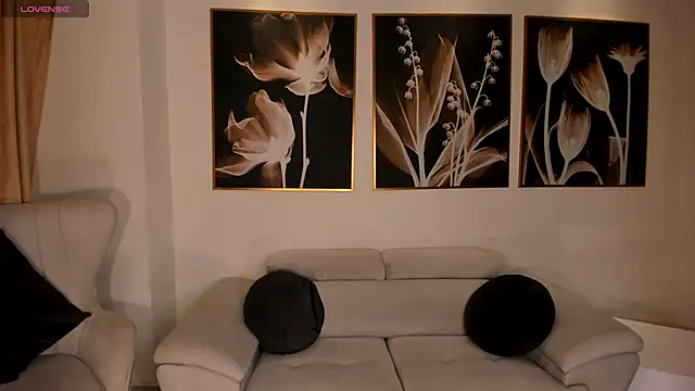 Snapshot of LeahNovac chatting on September 2025 11:25:01 AM LeahNovac online show from September 2025 11:25:01 AM