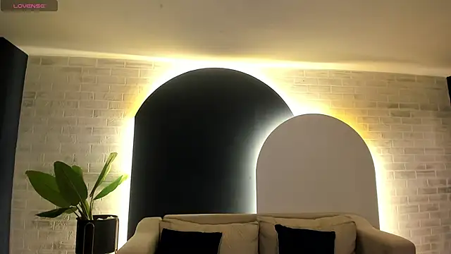 Snapshot of LeahNovac chatting on September 2025 11:04:02 AM LeahNovac online show from September 2025 11:04:02 AM