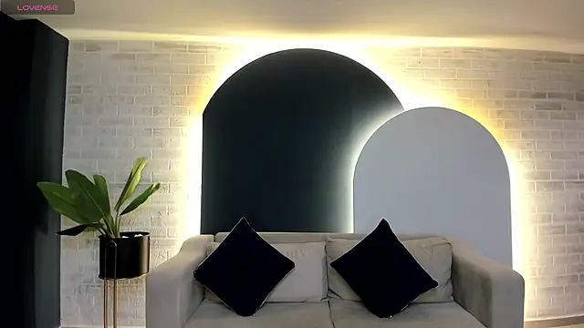 Snapshot of LeahNovac chatting on October 2025 11:06:01 AM LeahNovac online show from October 2025 11:06:01 AM