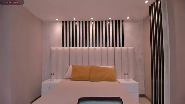 Snapshot of LeahNovac chatting on October 2025 11:33:02 AM LeahNovac online show from October 2025 11:33:02 AM