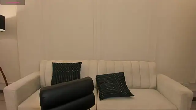 Snapshot of LeahNovac chatting on November 2025 11:24:02 AM LeahNovac online show from November 2025 11:24:02 AM