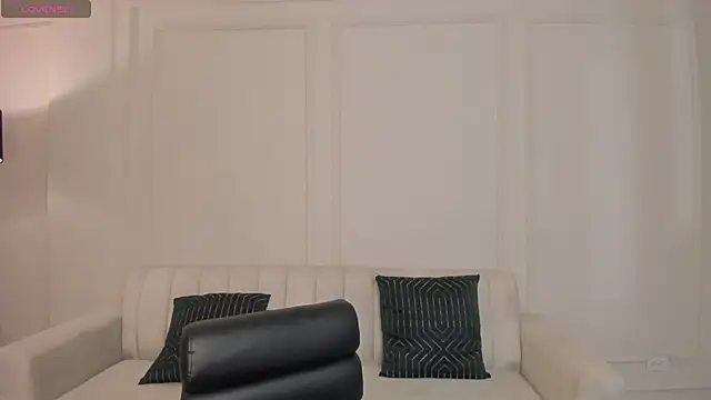 Snapshot of LeahNovac chatting on December 2025 11:19:01 AM LeahNovac online show from December 2025 11:19:01 AM