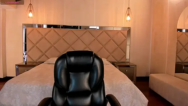 TiffannySins online show from February 2026 06:53:01 PM