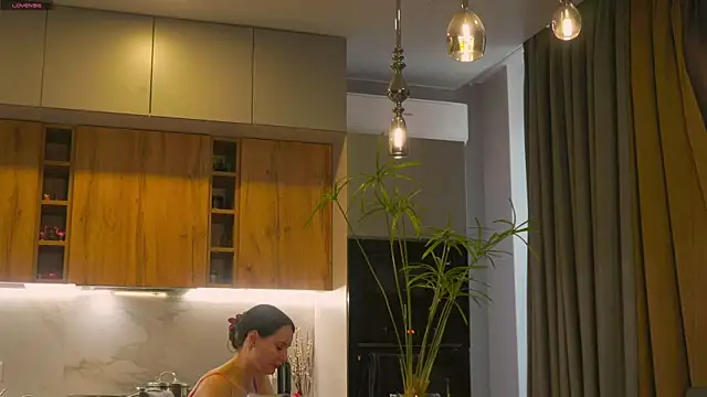 Snapshot of Anny_Molly chatting on November 2025 06:12:02 AM Anny Molly online show from November 2025 06:12:02 AM