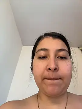Snapshot of evelyn_1702 chatting on July 2026 08:33:01 PM evelyn 1702 online show from July 2026 08:33:01 PM