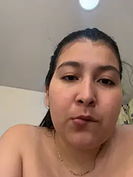 Snapshot of evelyn_1702 chatting on July 2026 11:58:01 PM evelyn 1702 online show from July 2026 11:58:01 PM