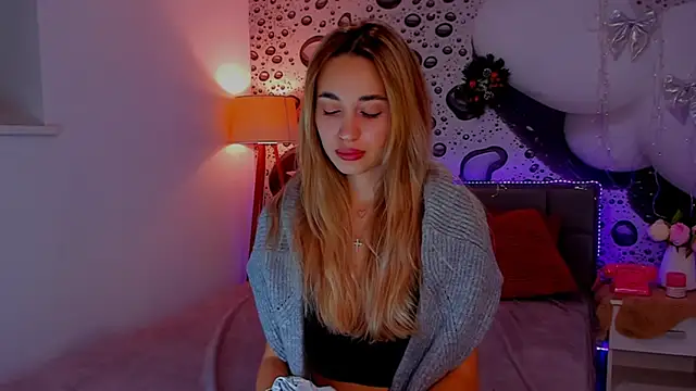 Snapshot of AlexaWilds chatting on December 2025 01:29:01 PM AlexaWilds online show from December 2025 01:29:01 PM