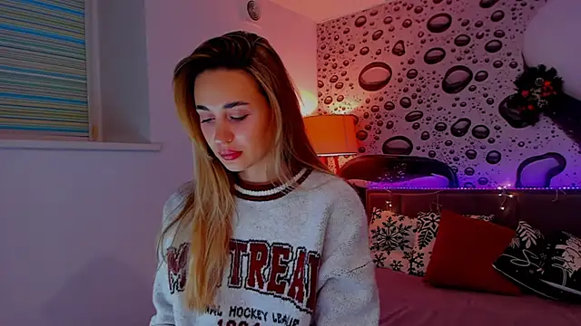 Snapshot of AlexaWilds chatting on December 2025 06:20:02 AM AlexaWilds online show from December 2025 06:20:02 AM