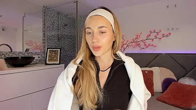 Snapshot of AlexaWilds chatting on January 2026 02:11:01 PM AlexaWilds online show from January 2026 02:11:01 PM