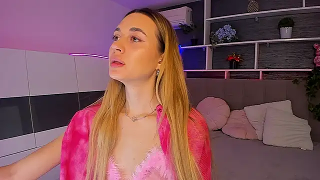 Snapshot of AlexaWilds chatting on February 2026 06:21:02 AM AlexaWilds online show from February 2026 06:21:02 AM