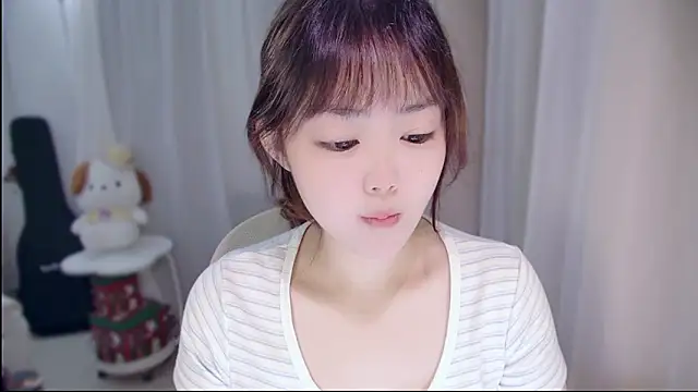 Snapshot of YUANYUAN-A chatting on April 2026 12:35:02 PM YUANYUAN-A online show from April 2026 12:35:02 PM