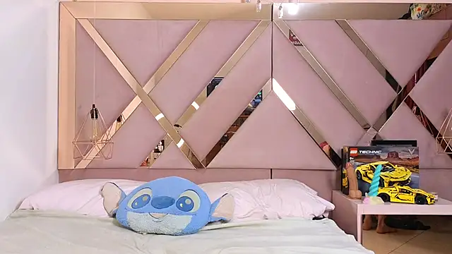 Snapshot of Sophia_moo_ chatting on October 2025 05:26:02 AM Sophia moo online show from October 2025 05:26:02 AM