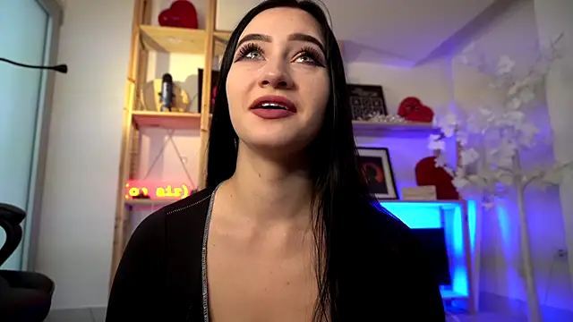 Mary Lori online show from September 2025 06:34:01 AM