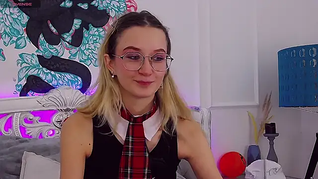 MaeLili online show from November 2025 04:11:02 AM