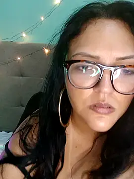 Snapshot of AuroraChest chatting on November 2025 10:38:02 AM AuroraChest online show from November 2025 10:38:02 AM