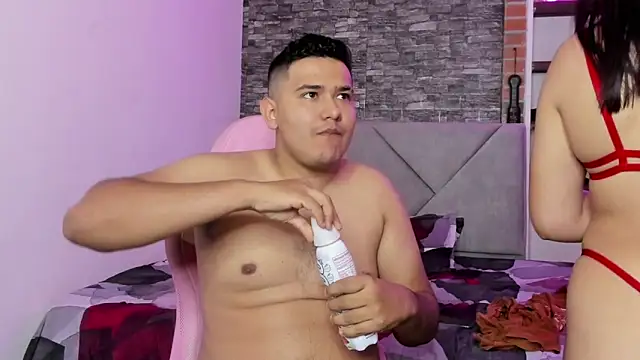 Snapshot of Sexxyy_Couple_ chatting on March 2026 04:06:02 AM Sexxyy Couple online show from March 2026 04:06:02 AM