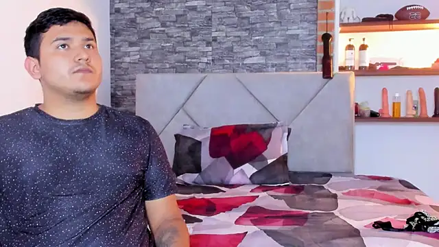 Snapshot of Sexxyy_Couple_ chatting on April 2026 05:21:01 AM Sexxyy Couple online show from April 2026 05:21:01 AM