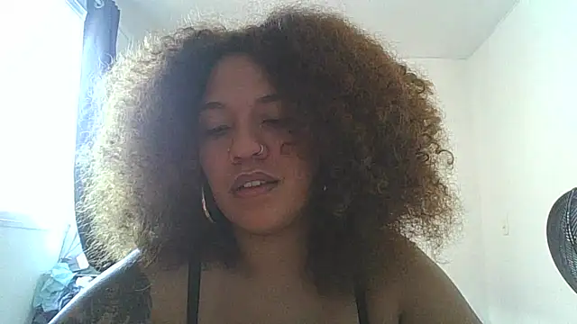 Snapshot of MorganaBelc chatting on April 2026 06:42:01 PM MorganaBelc online show from April 2026 06:42:01 PM