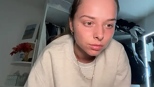 Snapshot of KayleeBella chatting on April 2026 08:53:01 PM KayleeBella online show from April 2026 08:53:01 PM